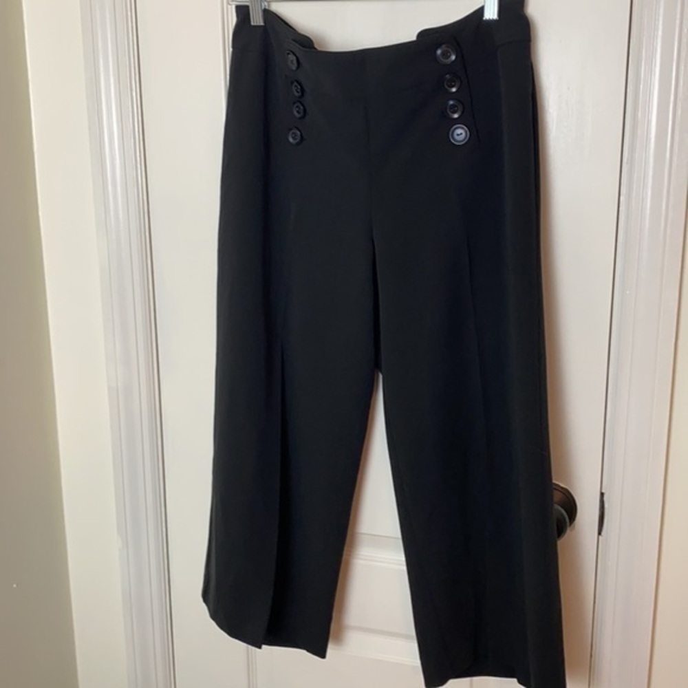 ROBERT LOUIS CROPPED BLACK PANTS WITH ZIPPER AND BUTTON FRONT CLOSURE SIZE 8